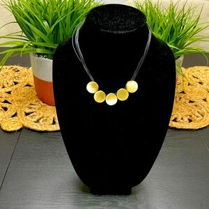 Elegant Gold Disc Necklace. NEW. Never worn